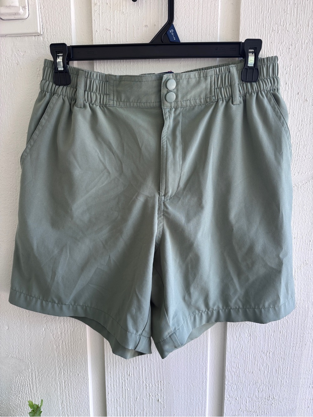 BURLEBO High-Waist Light Sage Button-Front Shorts